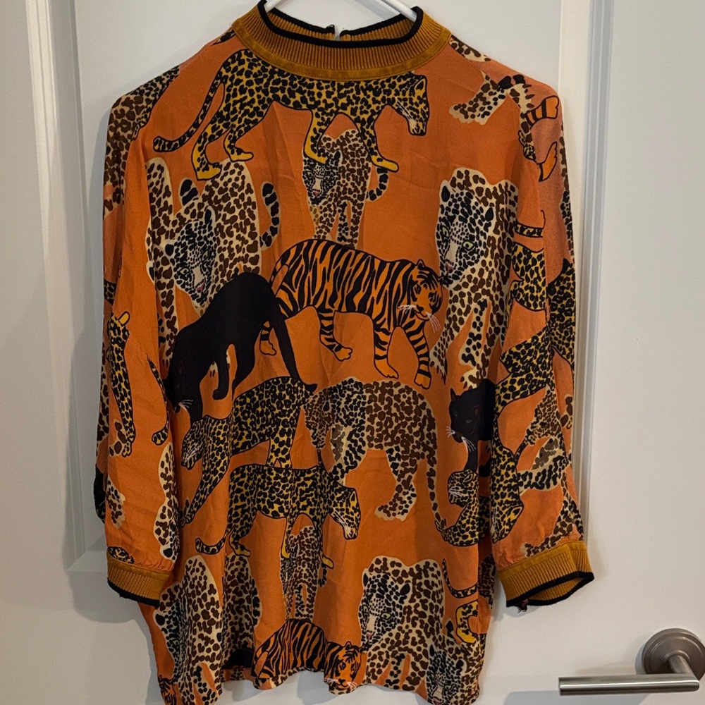 Anthropologie Conditions Apply Zaniya Menagerie
Small 100% Viscose blouse